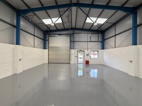 Unit N1 Lambs Farm Business Basingstoke Road Park, Reading for lease Interior Photo- Image 2 of 2