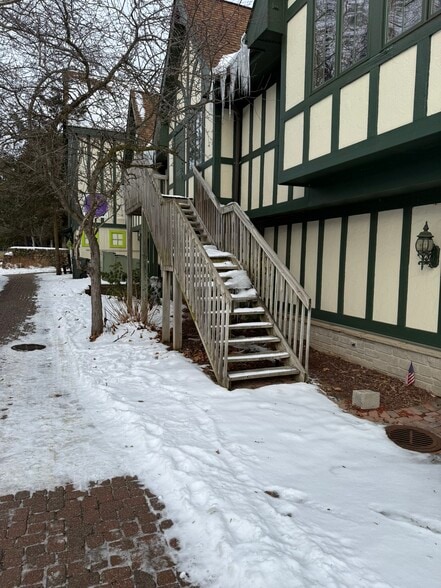 2359 Joslyn Ct, Lake Orion, MI for lease - Building Photo - Image 3 of 10