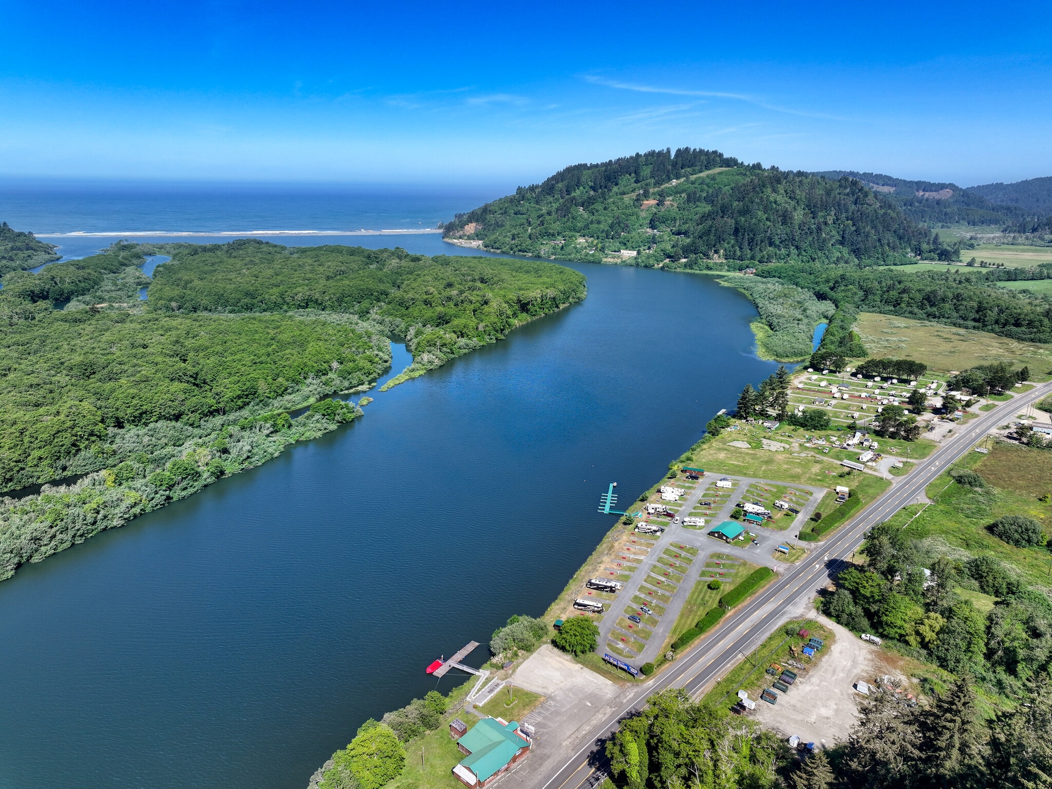 17581 US Highway 101 N, Klamath, CA à vendre Photo principale- Image 1 de 54