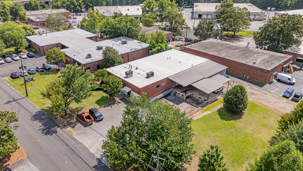 218 Laredo Dr, Decatur, GA à vendre - Photo du bâtiment - Image 1 de 14