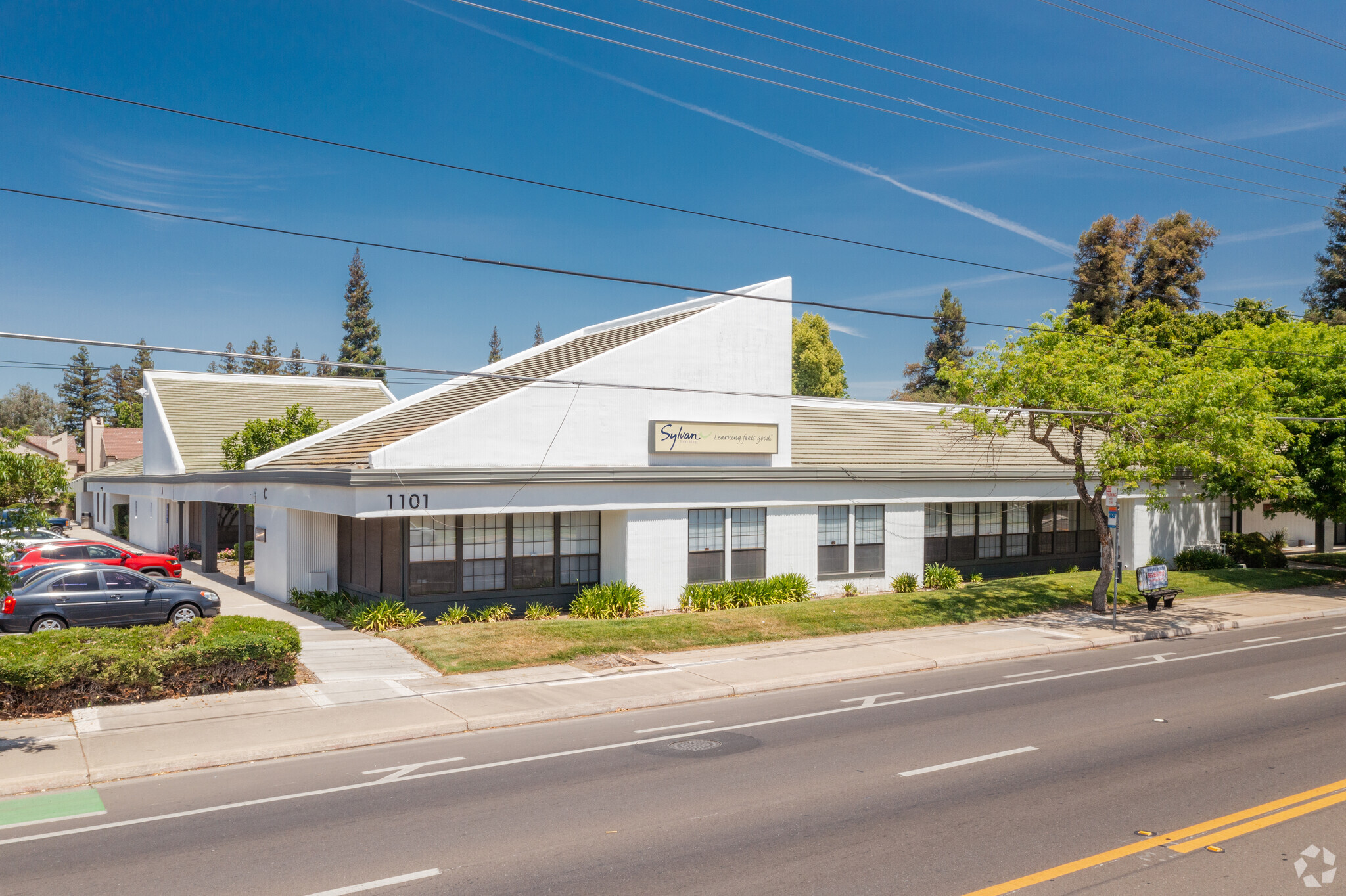 1101 Standiford Ave, Modesto, CA à louer Photo du b timent- Image 1 de 11