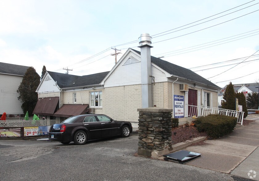 148 Elizabeth St, Derby, CT à louer - Photo du bâtiment - Image 3 de 38