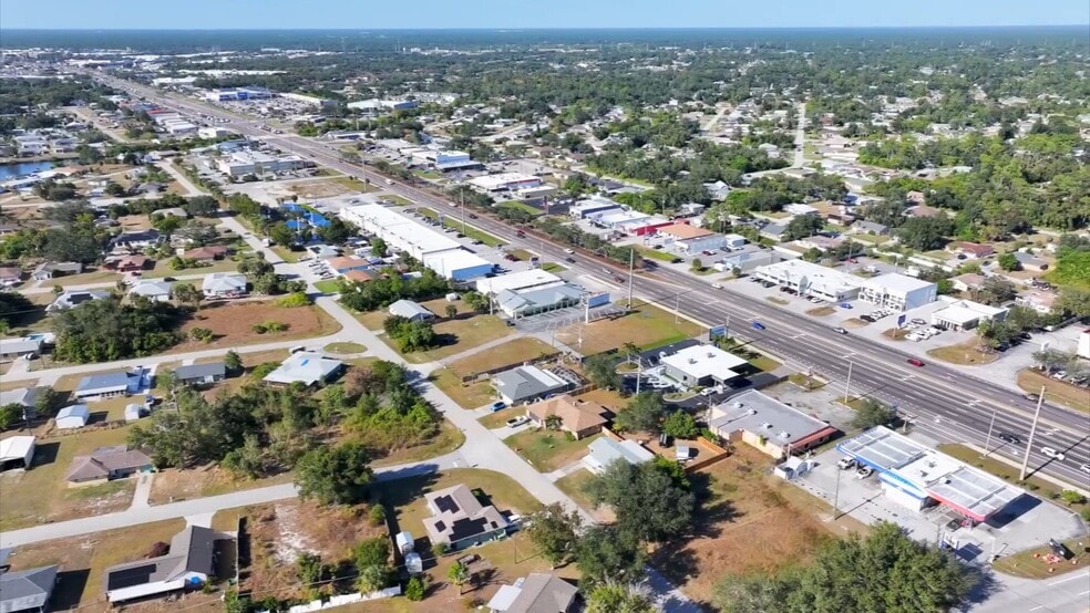 2421 Tamiami Trl, Port Charlotte, FL à vendre - Vidéo sur l’inscription commerciale - Image 2 de 26