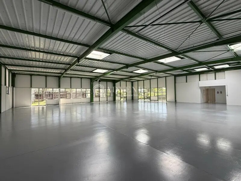 Flex in Saint-Thibault-des-Vignes for lease Building Photo- Image 1 of 9