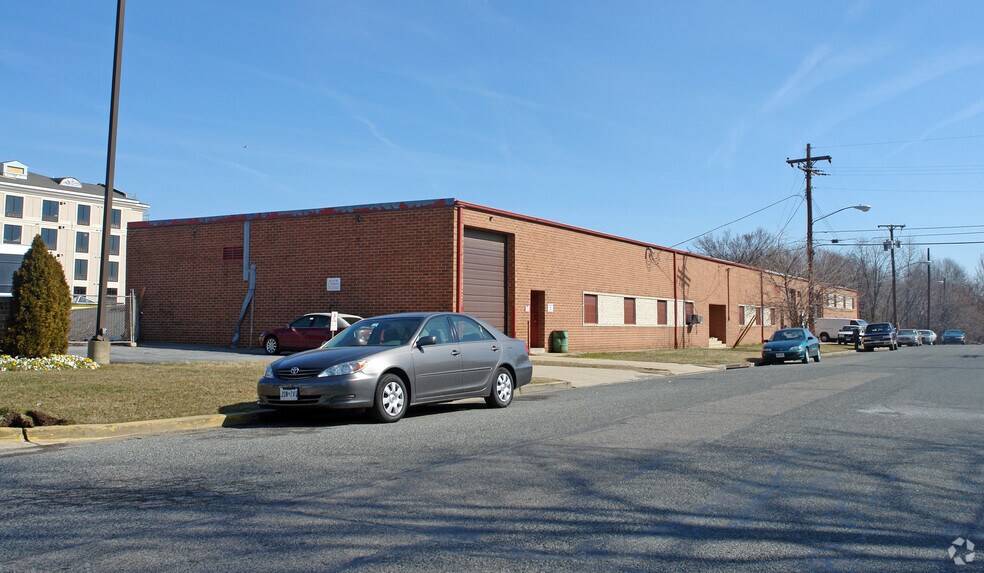 2300 T St NE, Washington, DC à vendre - Photo du bâtiment - Image 2 de 9