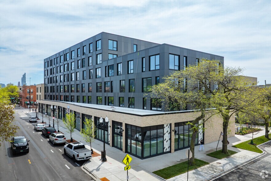 1221 W Taylor St, Chicago, IL à louer - Photo du bâtiment - Image 2 de 4