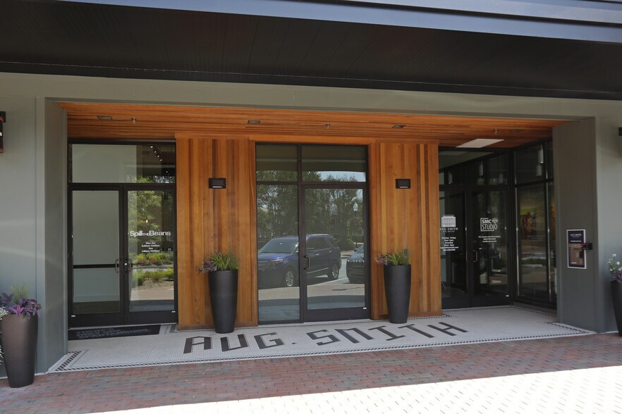 174 E Main St, Spartanburg, SC à louer - Photo du bâtiment - Image 2 de 45