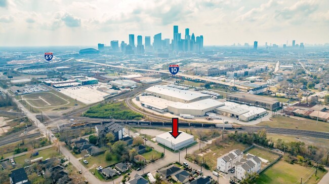 More details for 2219 Brooks St, Houston, TX - Industrial for Sale