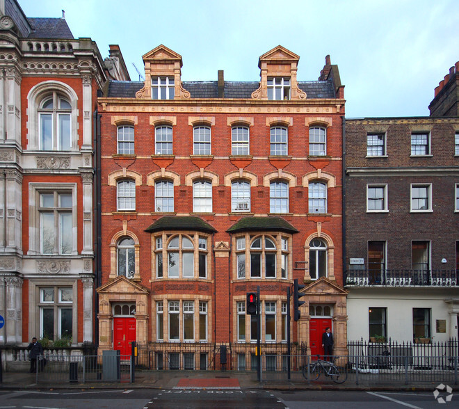 4 Bloomsbury Sq, London à louer - Photo du bâtiment - Image 2 de 3