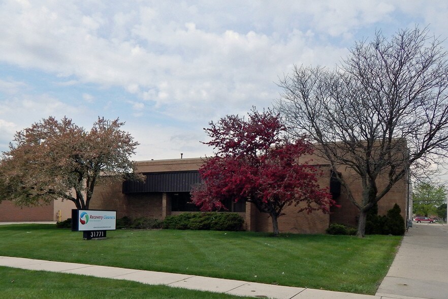 31771 Sherman Ave, Madison Heights, MI à vendre - Photo du bâtiment - Image 1 de 9
