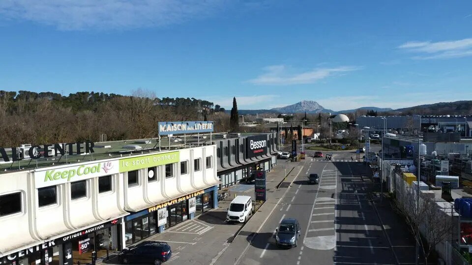 Commerce de détail dans Aix-en-Provence à louer - Photo du bâtiment - Image 3 de 5
