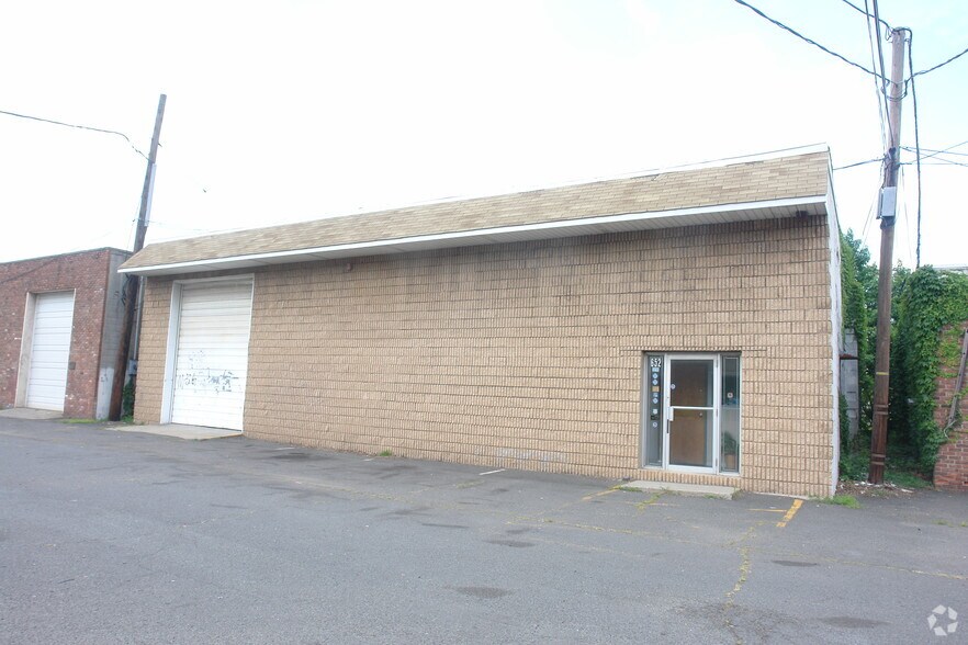 652 W 1st Ave, Roselle, NJ for sale - Primary Photo - Image 1 of 2