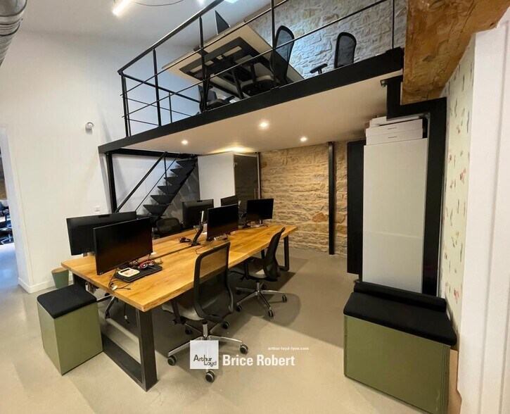 33 Rue De Bourgogne, Lyon for sale - Interior Photo - Image 2 of 9