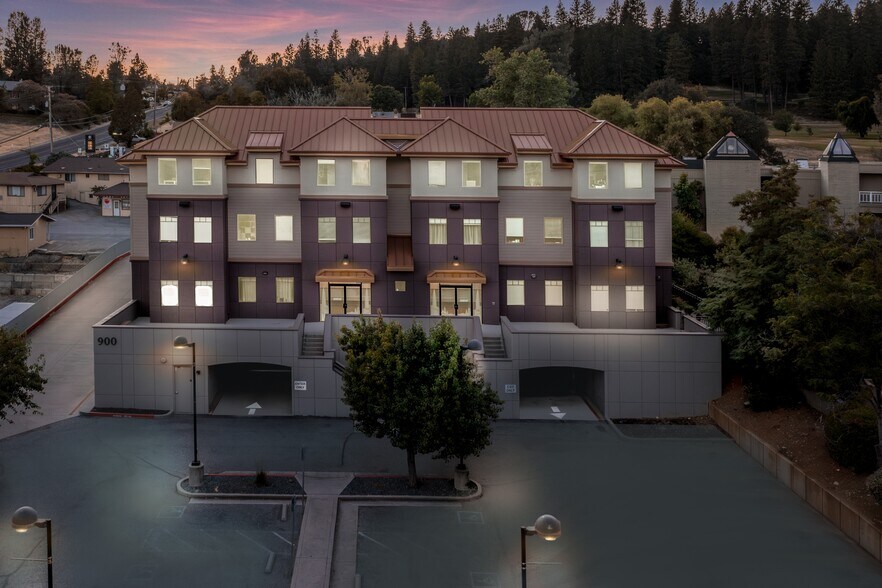 900 E Main St, Grass Valley, CA à louer - Photo du bâtiment - Image 2 de 14