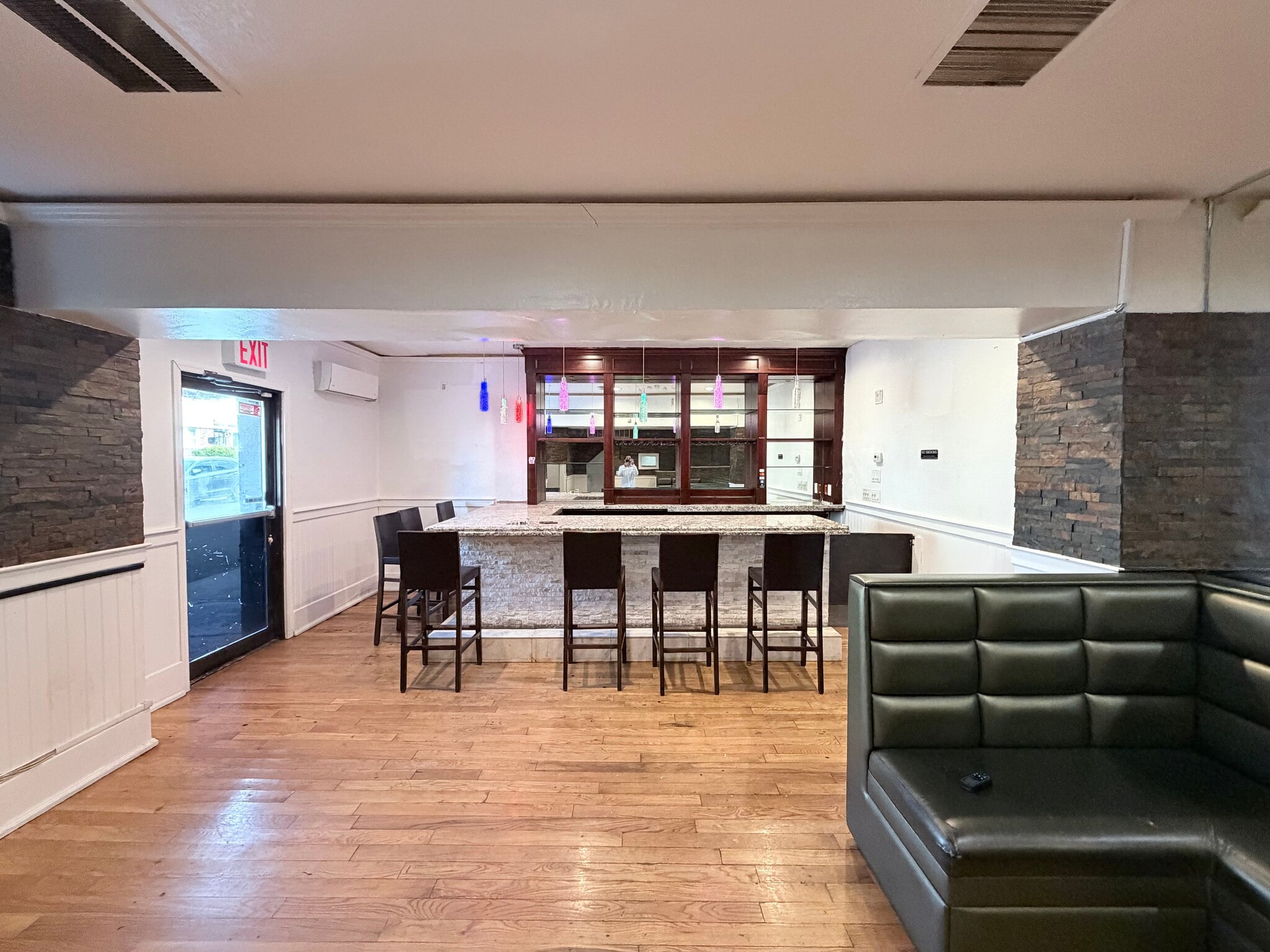 19401 Linden Blvd, Saint Albans, NY for lease Interior Photo- Image 1 of 9