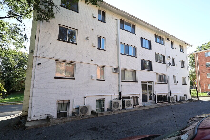 5058 Astor Pl SE, Washington, DC for sale - Building Photo - Image 2 of 5