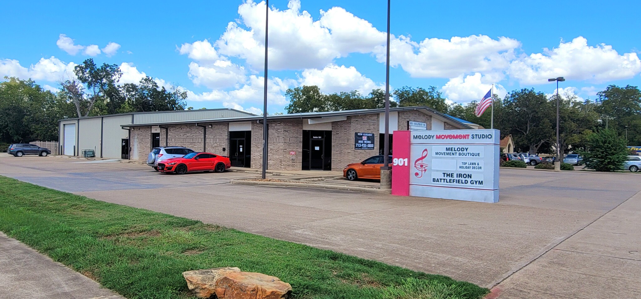 901 E Highway 90A, Richmond, TX à louer Photo du b timent- Image 1 de 19