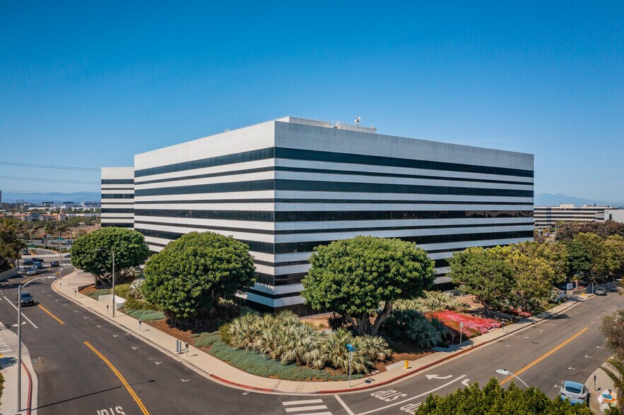 1240 Rosecrans Ave, Manhattan Beach, CA à louer - Photo du bâtiment - Image 2 de 7