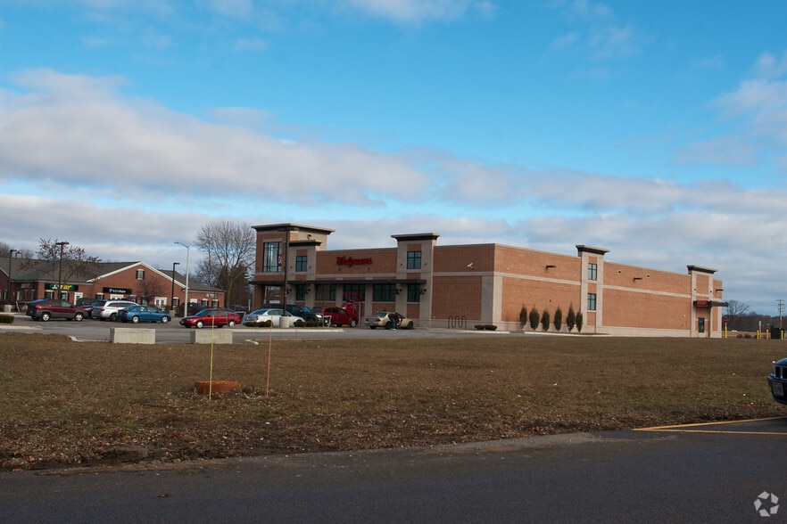 W62N190 Washington Ave, Cedarburg, WI for sale - Building Photo - Image 3 of 14