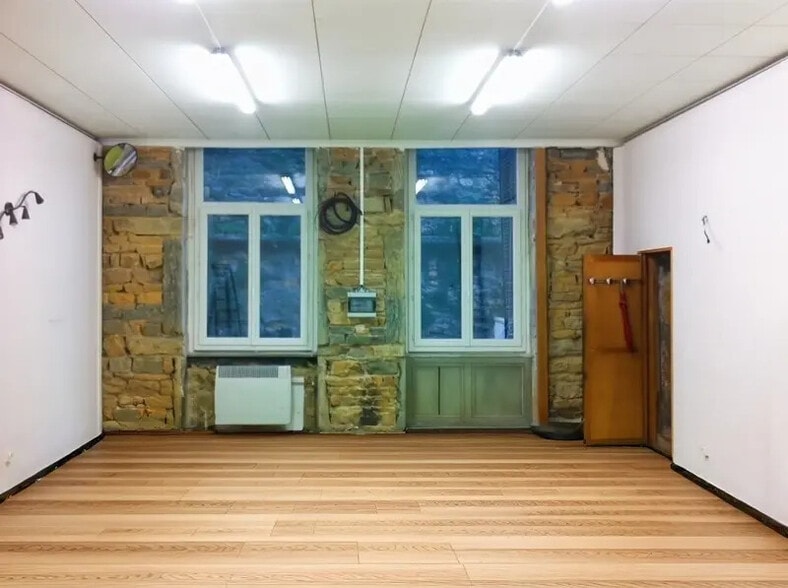 Retail in Lyon for lease - Building Photo - Image 2 of 6