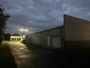 331 Northeast Blvd, Clinton, NC for lease Building Photo- Image 2 of 3