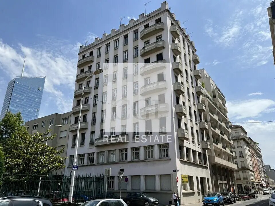Office in Lyon for sale Building Photo- Image 1 of 13