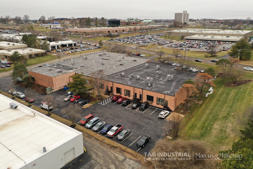 1950-1968 Craig Rd, Maryland Heights, MO à louer - Photo du bâtiment - Image 3 de 12