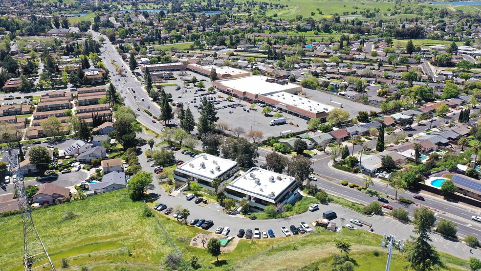 Delta Professional Plaza portfolio of 2 properties for sale on LoopNet.ca - Building Photo - Image 3 of 5