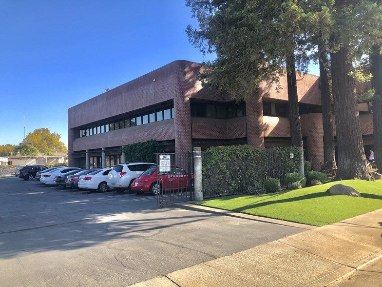 2555 3rd St, Sacramento, CA à louer - Photo du bâtiment - Image 3 de 6