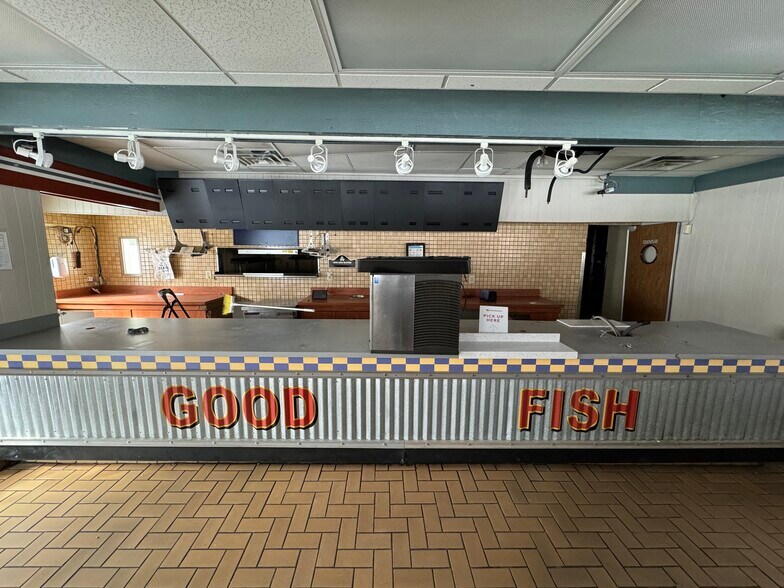 2412 Woodville Rd, Oregon, OH à vendre - Photo intérieure - Image 2 de 10