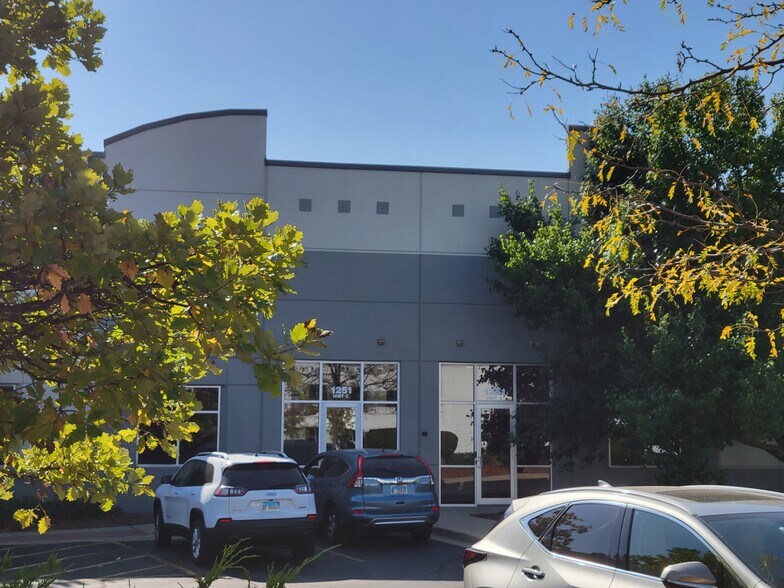 1251 Humbracht Cir, Bartlett, IL à vendre - Photo du bâtiment - Image 2 de 21