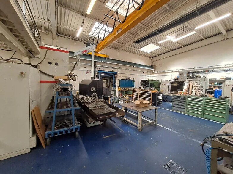 Local d'activités dans Saint-Priest à vendre - Photo intérieure - Image 3 de 7