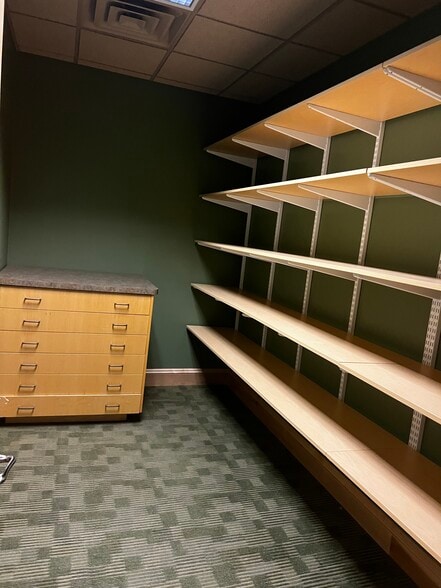 900 W College Ave, Appleton, WI for lease - Interior Photo - Image 2 of 31