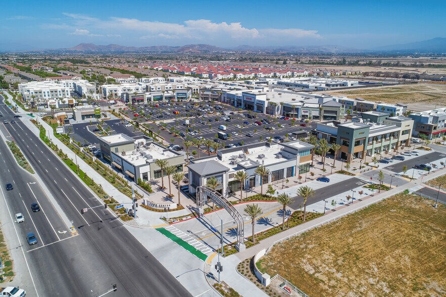 16358 Main St, Chino, CA à louer - Photo du bâtiment - Image 3 de 3
