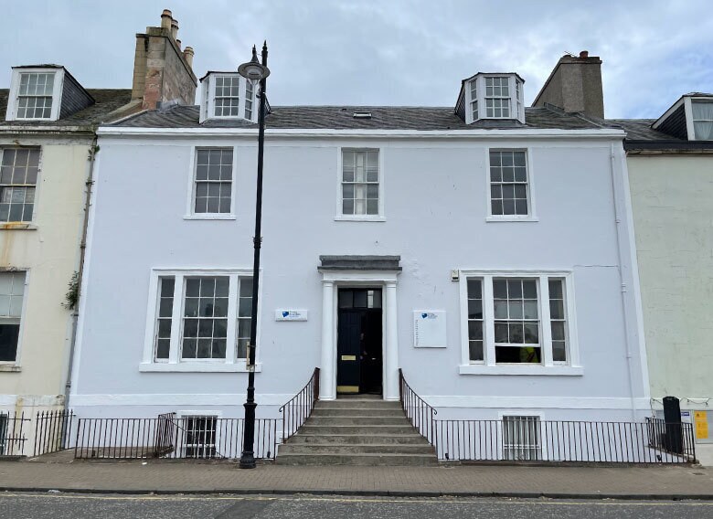 18 Wellington Sq, Ayr à louer - Photo du bâtiment - Image 1 de 8