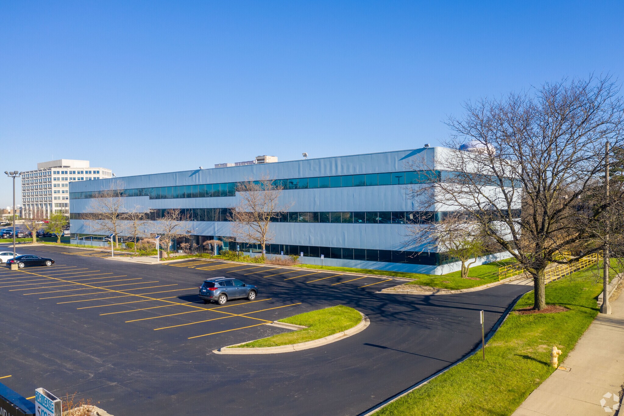 246 E Janata Blvd, Lombard, IL à louer Photo du bâtiment- Image 1 de 11