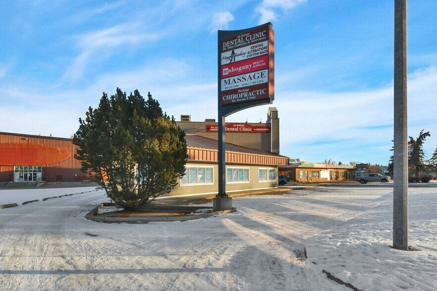 5116 52 St, Red Deer, AB à vendre - Photo du bâtiment - Image 2 de 21