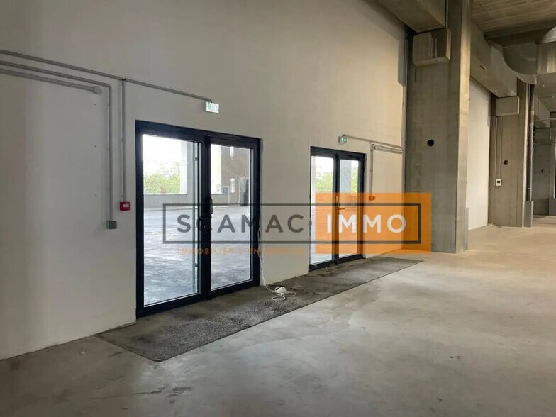 Bureau dans Colombes à louer - Photo du bâtiment - Image 2 de 13