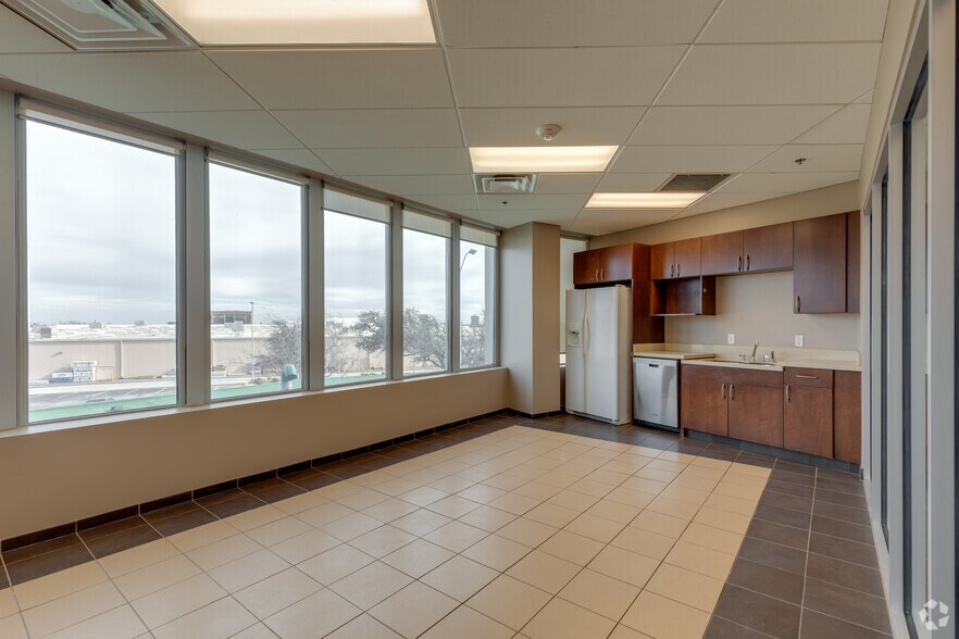 5900 Mosteller Dr, Oklahoma City, OK for lease - Interior Photo - Image 3 of 5
