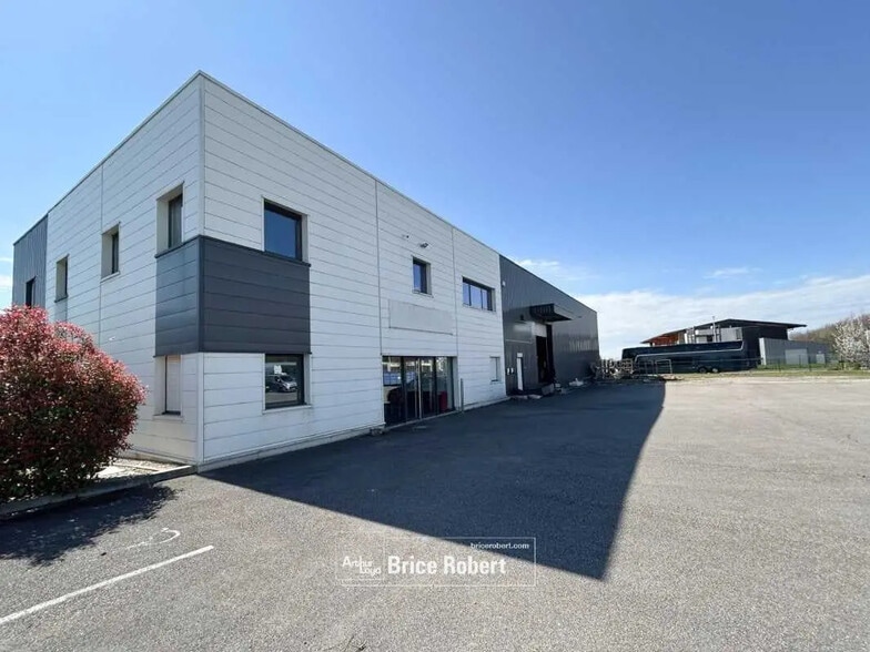 Local d'activités dans Janneyrias à vendre - Photo du bâtiment - Image 3 de 5