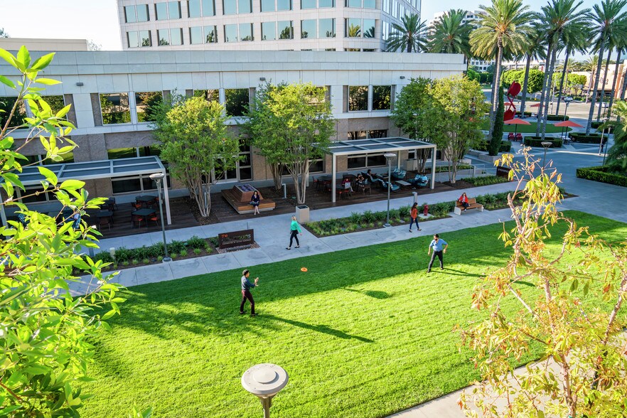 100 Spectrum Center Dr, Irvine, CA à louer - Autre - Image 3 de 22