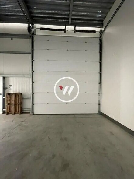 Flex in Gémenos for lease - Interior Photo - Image 3 of 3