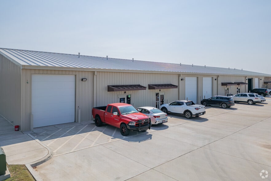 611 Hundred Oaks Dr, Edmond, OK à vendre - Photo du bâtiment - Image 3 de 5