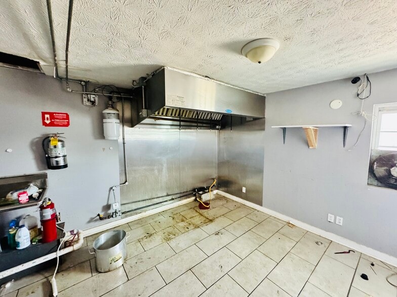 5252 E 24th St, Indianapolis, IN for sale - Building Photo - Image 3 of 9