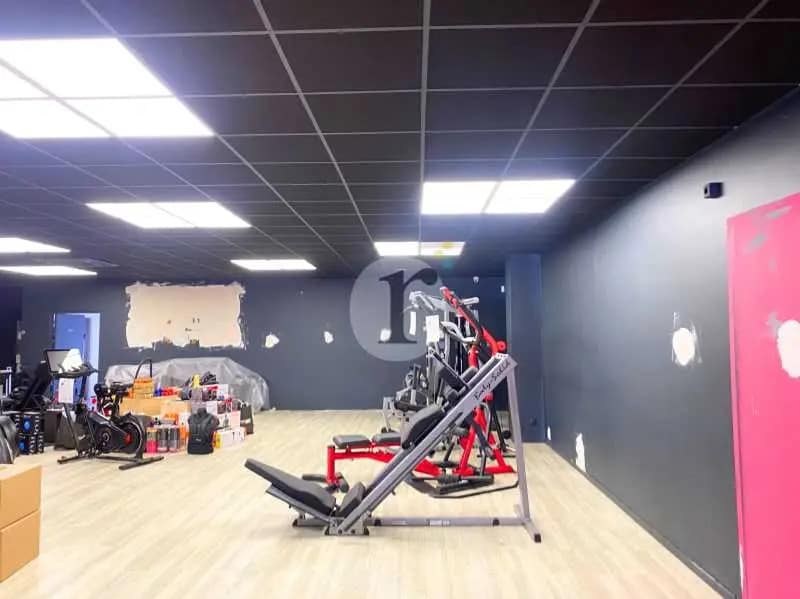 Retail in Villeneuve-d'Ascq for lease Interior Photo- Image 1 of 6