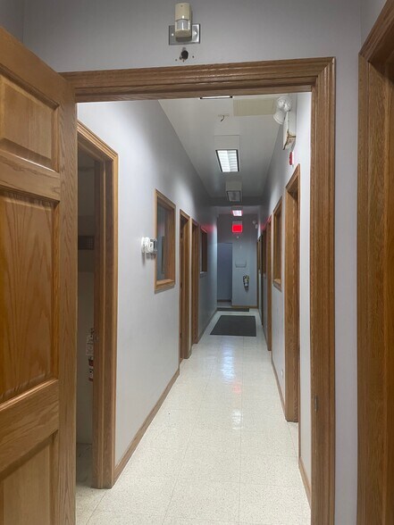 7641 W 63rd St, Summit Argo, IL à vendre - Photo du bâtiment - Image 3 de 6