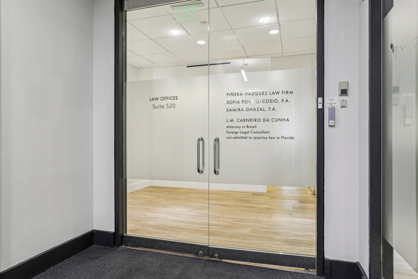 1200 Brickell Ave, Miami, FL 33131 - Unité 520 - - Photo intérieure - Image 2 of 21