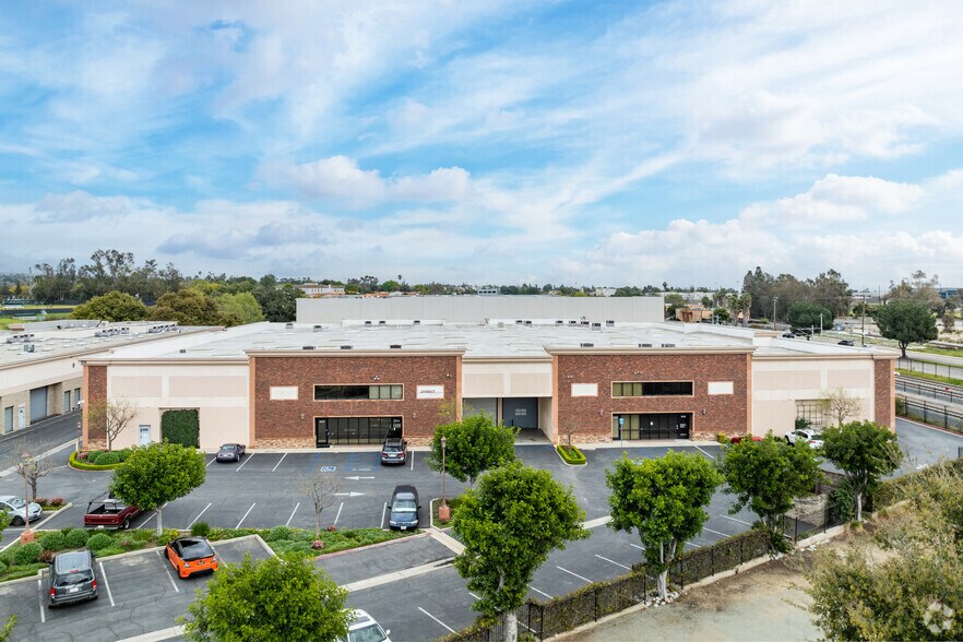 920-968 W Palomares Ave, La Verne, CA à louer - Photo du bâtiment - Image 2 de 17