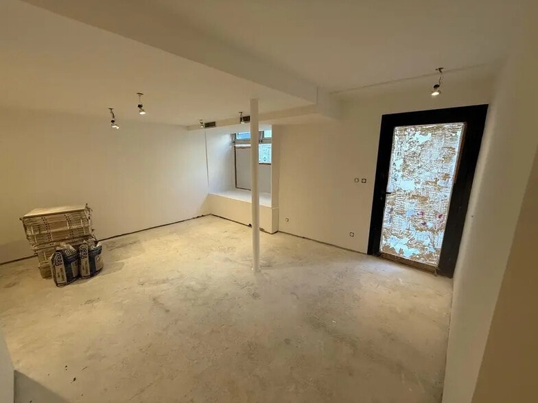 Commerce de détail dans Orange à louer - Photo du bâtiment - Image 2 de 10