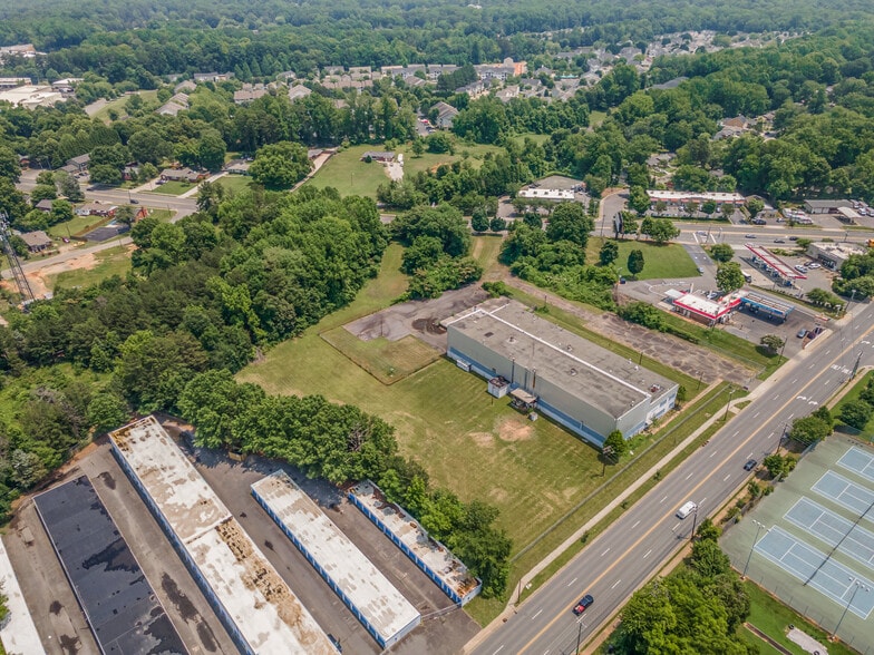 920 Eastway Dr, Charlotte, NC for sale - Building Photo - Image 3 of 6